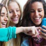 Cómo ligar con una chica millenial